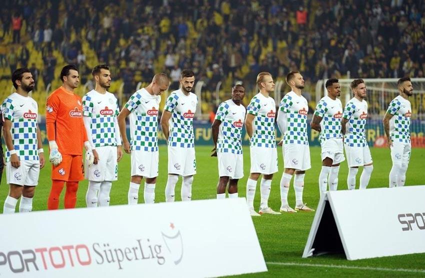 Oyuna girerken önce yuhalandı sonra saha içerisinde alay edildi! Fenerbahçe'nin eski yıldızına şok