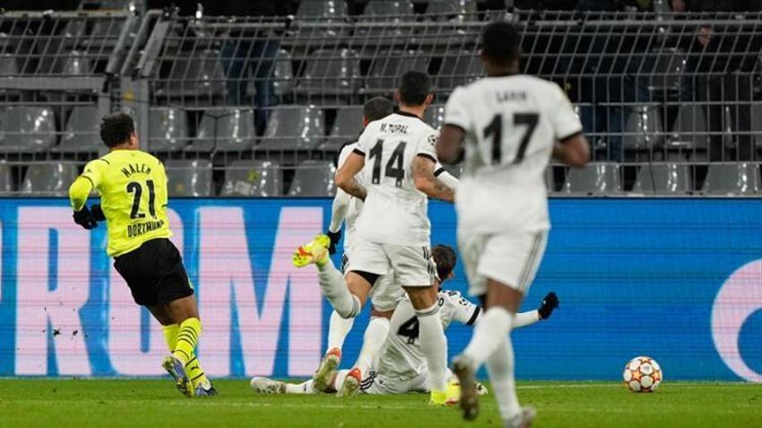 Dün geceki skandal hakem kararına Mario Gomez bile isyan etti! 'Patron benim...'