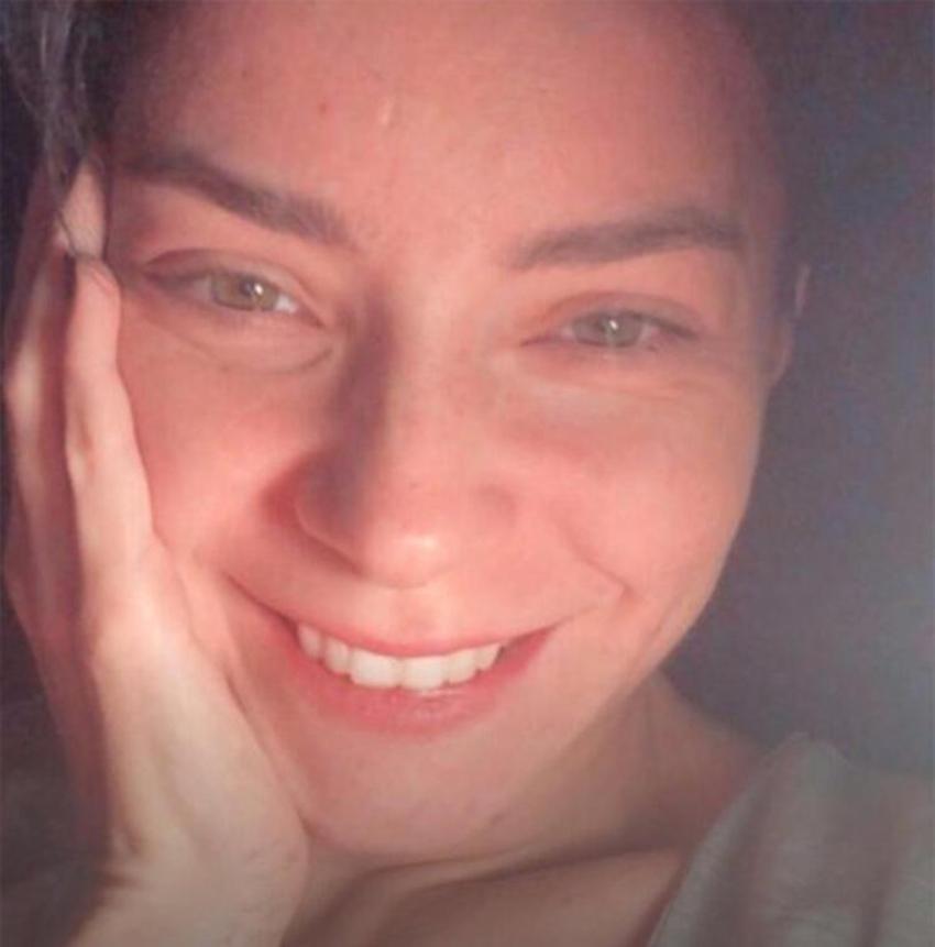 Merve Boluğur makyajsız halini paylaştı: Canım kendim