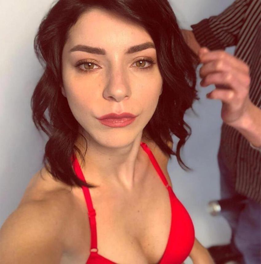 Merve Boluğur makyajsız halini paylaştı: Canım kendim