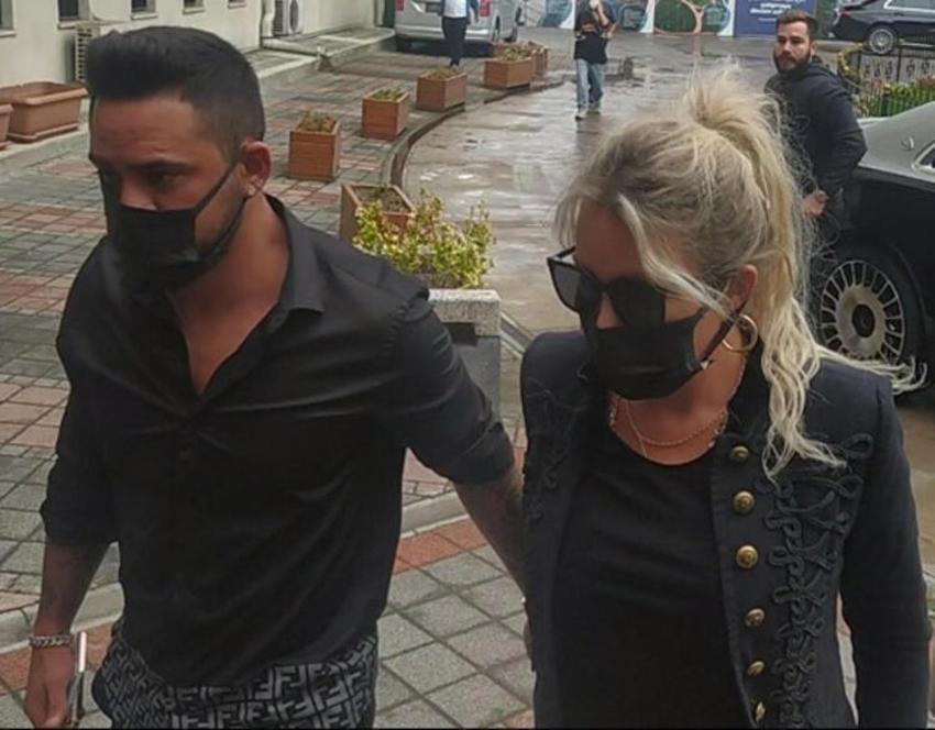 Gökhan Çıra'dan sarmaş dolaş paylaşım! Yüzünü böyle gizledi...