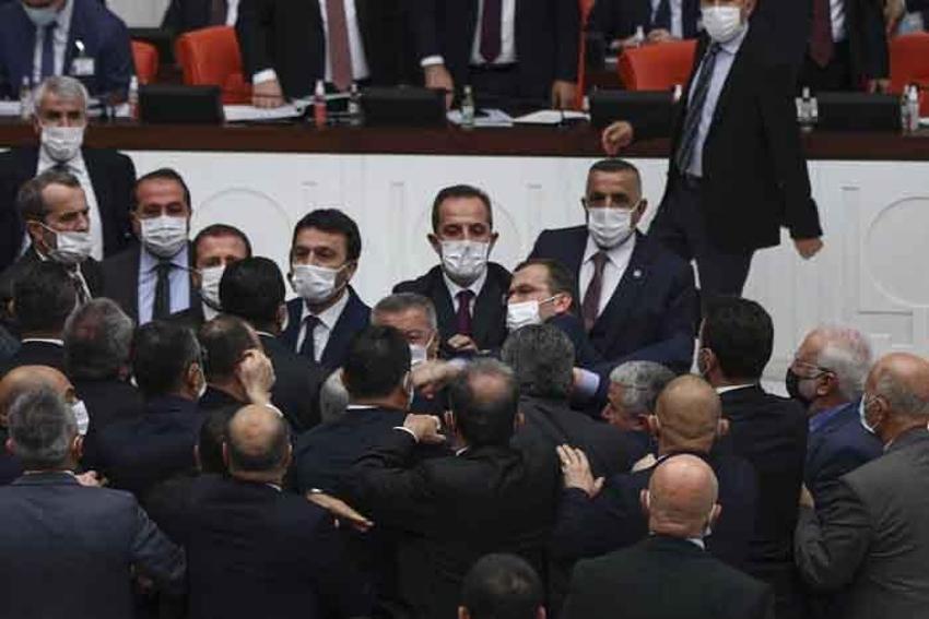 TBMM'de bütçe görüşmelerinde yumruklu kavga