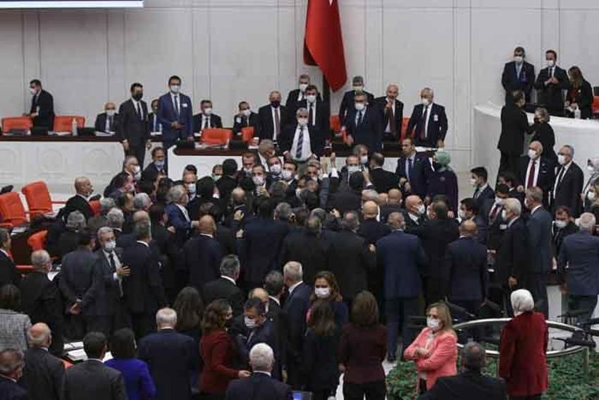 TBMM'de bütçe görüşmelerinde yumruklu kavga