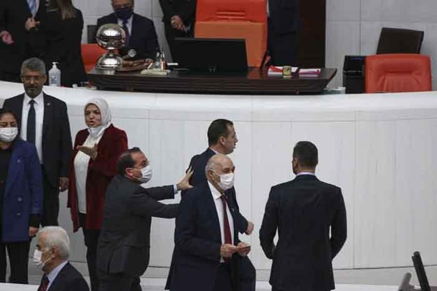 TBMM'de bütçe görüşmelerinde yumruklu kavga