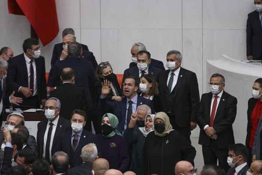 TBMM'de bütçe görüşmelerinde yumruklu kavga