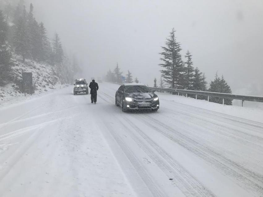 Kar geri döndü! Şimdiden 30 santimi aştı, Meteoroloji'den art arda son dakika uyarıları geliyor, alarm seviyesine geçildi, onlarca kentte...