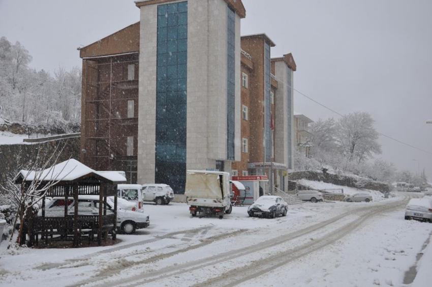Kar geri döndü! Şimdiden 30 santimi aştı, Meteoroloji'den art arda son dakika uyarıları geliyor, alarm seviyesine geçildi, onlarca kentte...