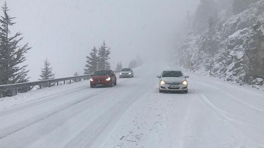 Kar geri döndü! Şimdiden 30 santimi aştı, Meteoroloji'den art arda son dakika uyarıları geliyor, alarm seviyesine geçildi, onlarca kentte...