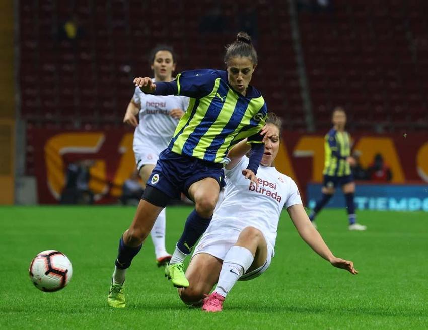 Fenerbahçe - Galatasaray derbisinde 7-0'lık skorun yankıları sürüyor! Dostluk maçında 7 atılır mı?