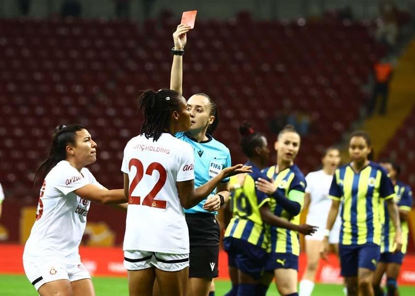 Fenerbahçe - Galatasaray derbisinde 7-0'lık skorun yankıları sürüyor! Dostluk maçında 7 atılır mı?