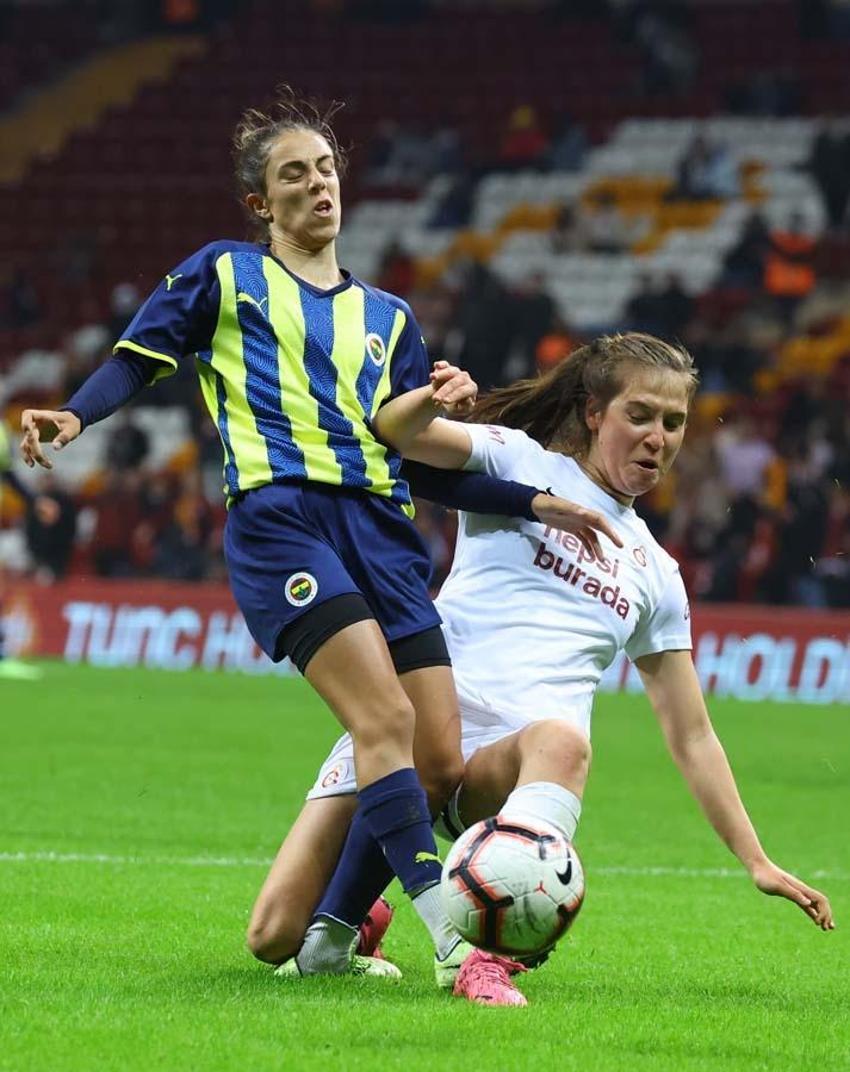 Fenerbahçe - Galatasaray derbisinde 7-0'lık skorun yankıları sürüyor! Dostluk maçında 7 atılır mı?