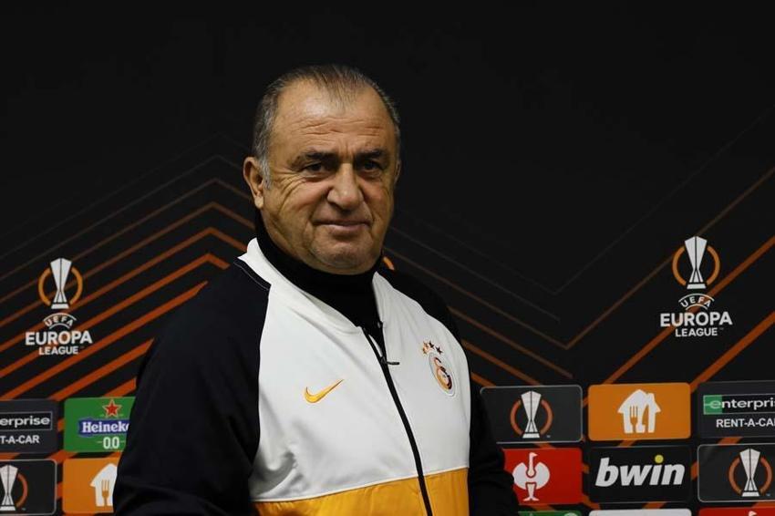 Fatih Terim'in Lazio - Galatasaray maçı öncesi basın toplantısına tercüman Nazlı Birgen damga vurdu! Vallahi süpersin, tebrik ederim...