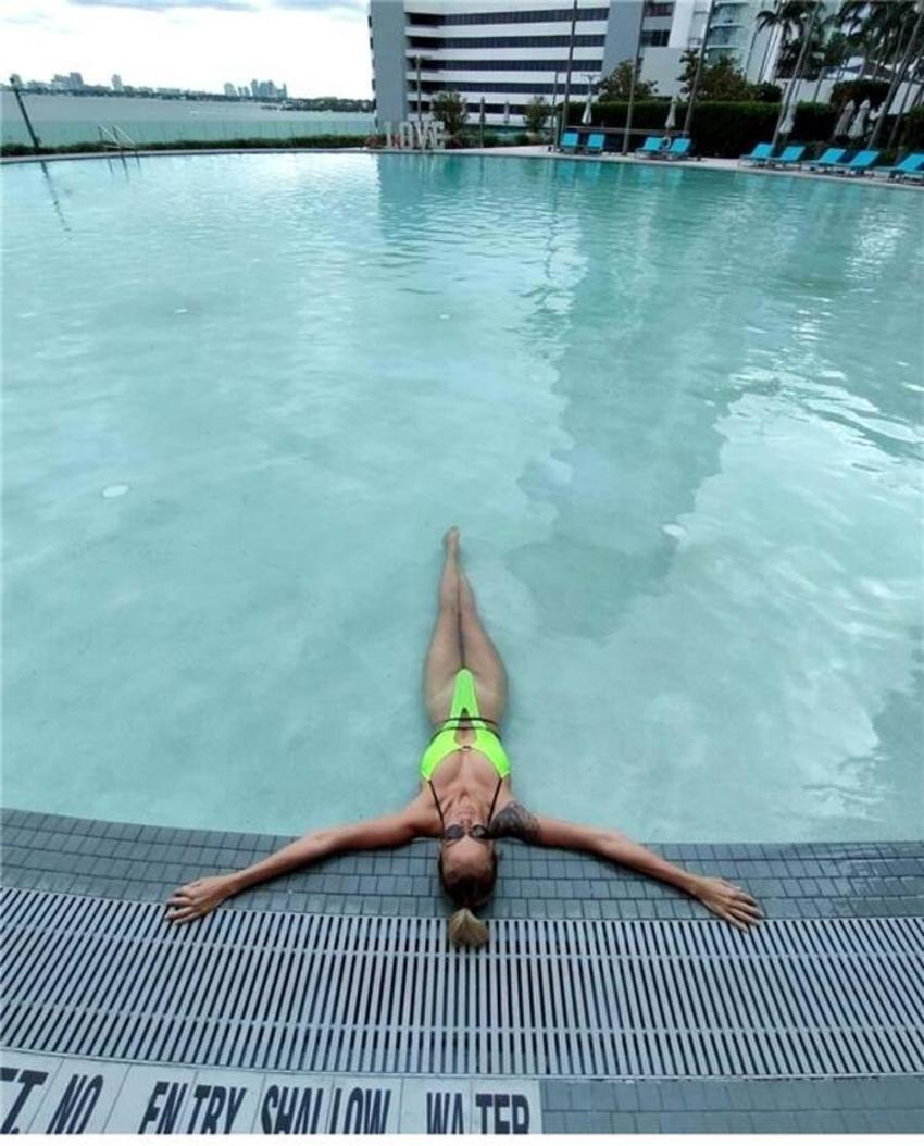 Didem Soydan, Miami tatilinden mest eden kareler paylaştı