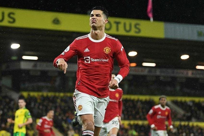 Ozan Kabak rüzgarı! 2 kez topu çizgiden çıktı tribünler onu ayakta alkışladı