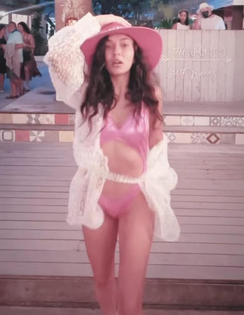 Zümrüdüanka dizisinin Zümrüt’ü Ceren Yılmaz’dan Miami’den bikinili paylaşım!