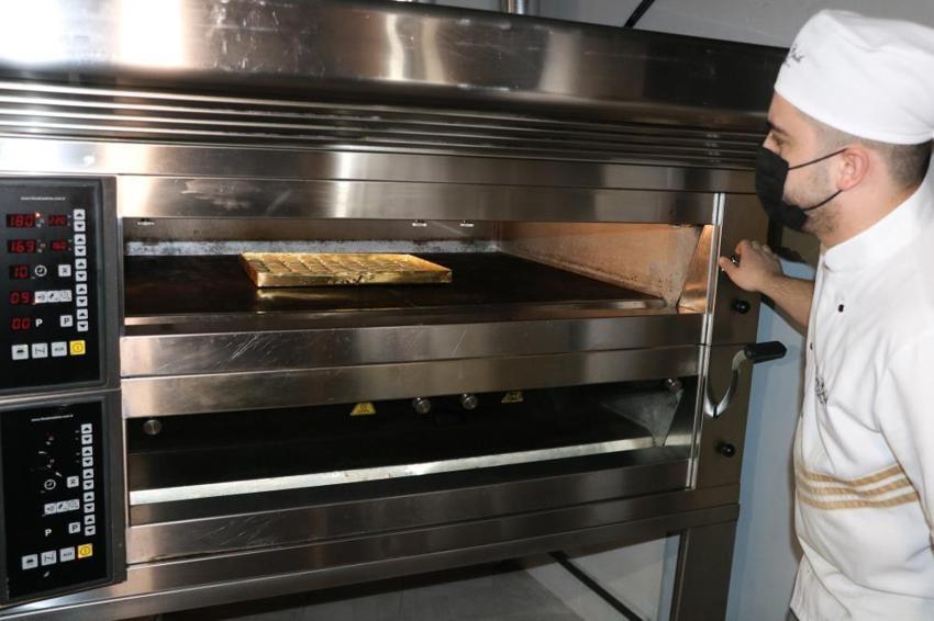 Altın tepside baklava 2,5 milyon lira
