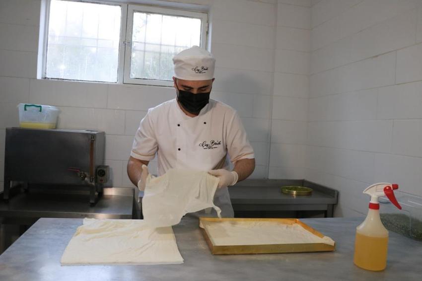 Altın tepside baklava 2,5 milyon lira