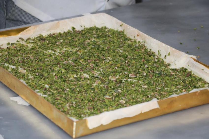 Altın tepside baklava 2,5 milyon lira