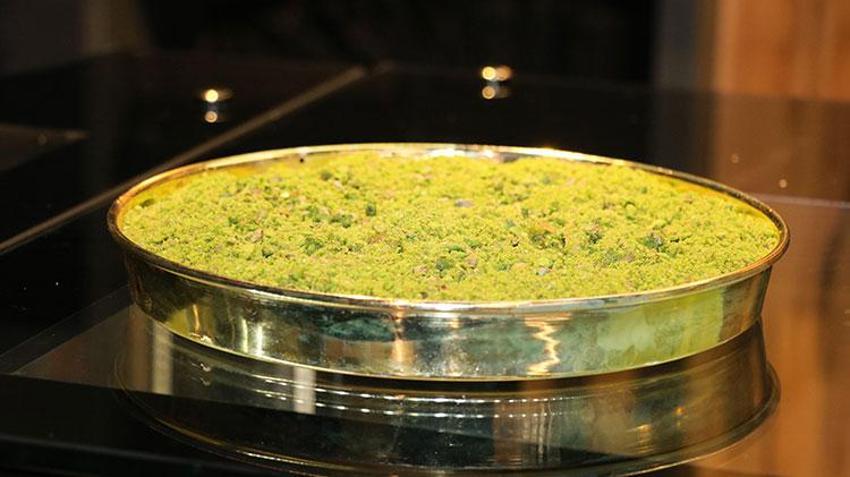 Altın tepside baklava 2,5 milyon lira