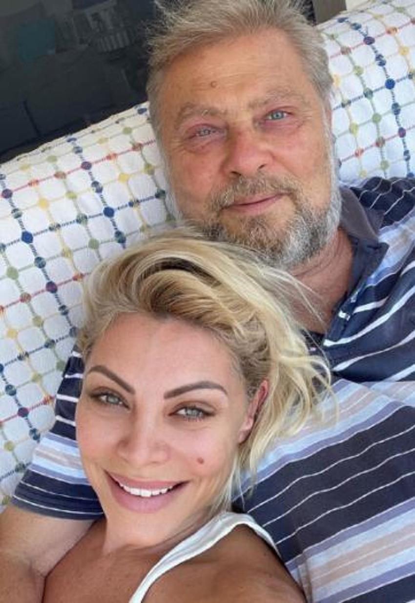 Seray Sever ailesini paylaşınca yorum yağdı! "Baban senden genç duruyor"