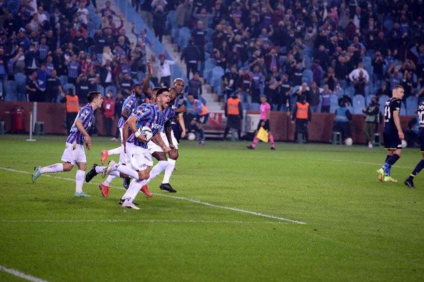 Dün akşam Antalyaspor'a kaybedince... Trabzonspor'dan bir sürpriz transfer daha! 'Yabancı sınırı' bombası