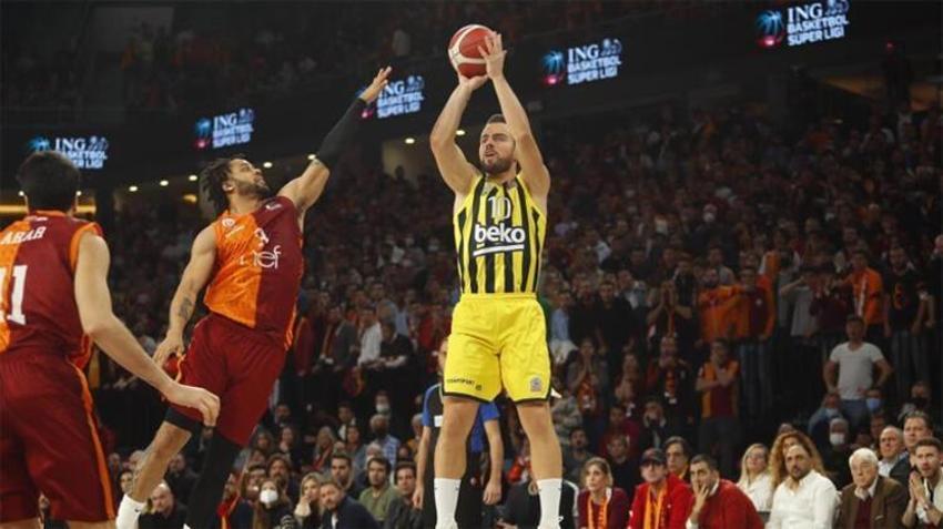 Galatasaray NEF - Fenerbahçe Beko derbisine Arda Turan damgası! Maçı kenardan izlerken bir anda...