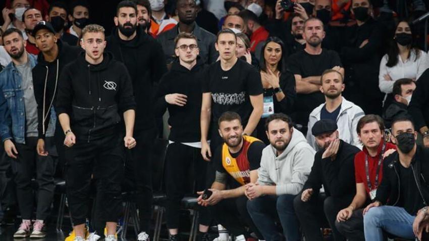 Galatasaray NEF - Fenerbahçe Beko derbisine Arda Turan damgası! Maçı kenardan izlerken bir anda...