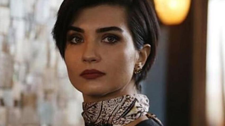 Tuba Büyüküstün'ün annesini gören yorum yağdırdı! 'Güzelliği anneden'