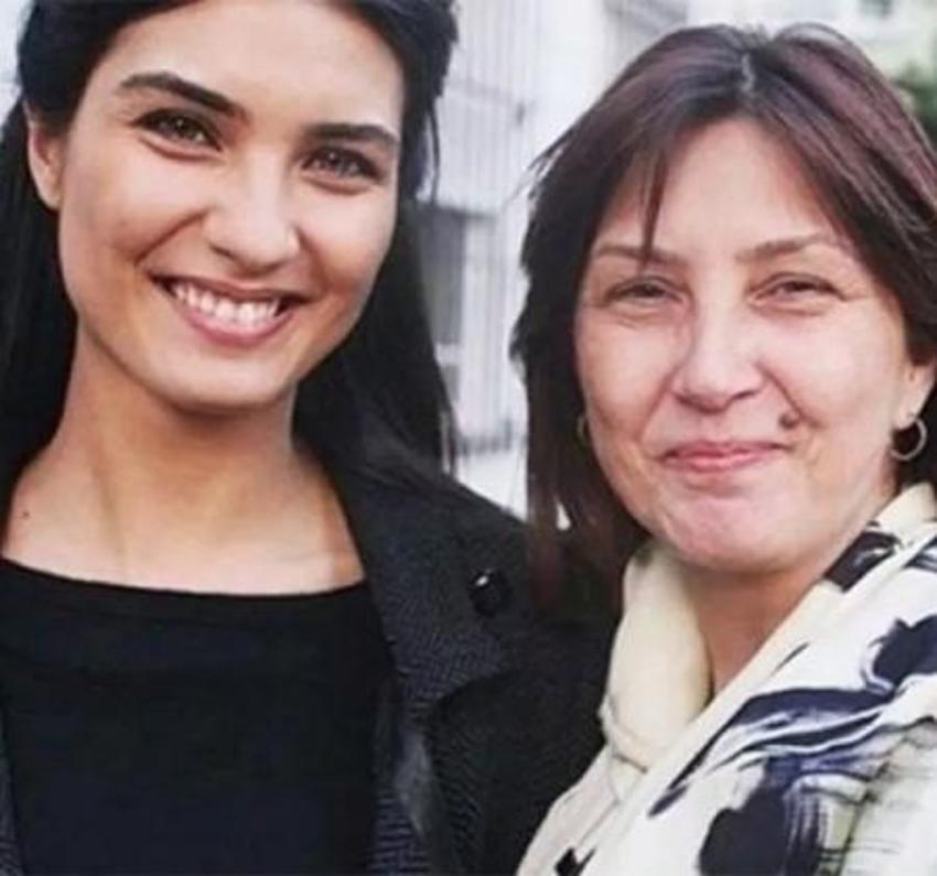Tuba Büyüküstün'ün annesini gören yorum yağdırdı! 'Güzelliği anneden'