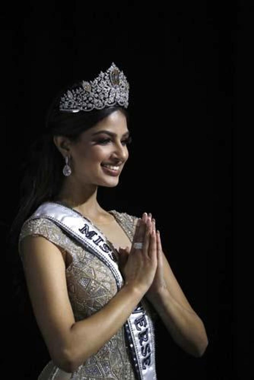 2021 Kainat Güzeli Harnaaz Sandhu oldu! 'Miyavlayarak' tacı taktı...