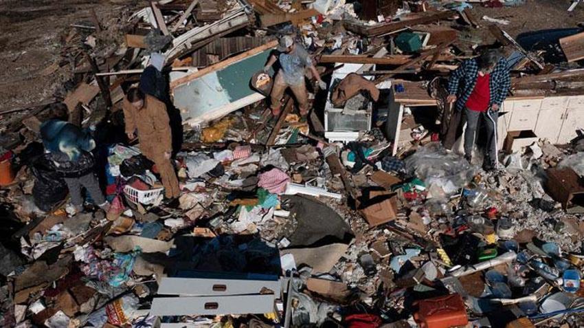Kasırgalar kasabayı yok etti! Eşine az rastlanacak dehşet: 100'den fazla ölüm...