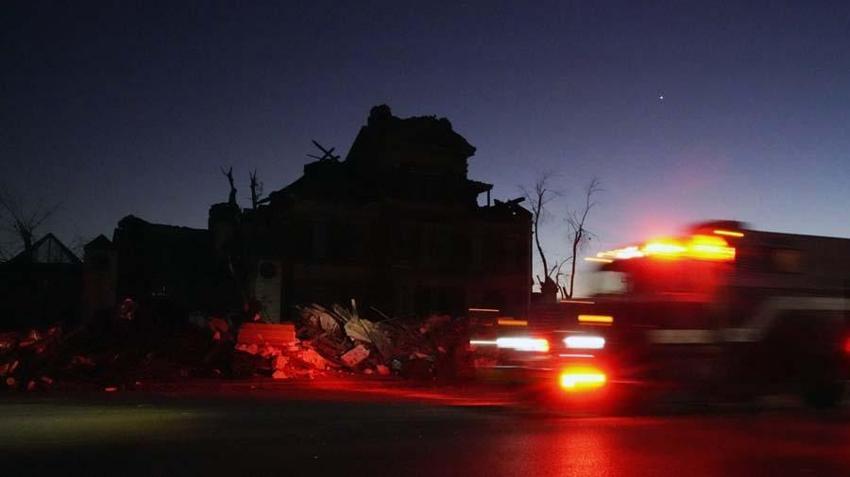 Kasırgalar kasabayı yok etti! Eşine az rastlanacak dehşet: 100'den fazla ölüm...