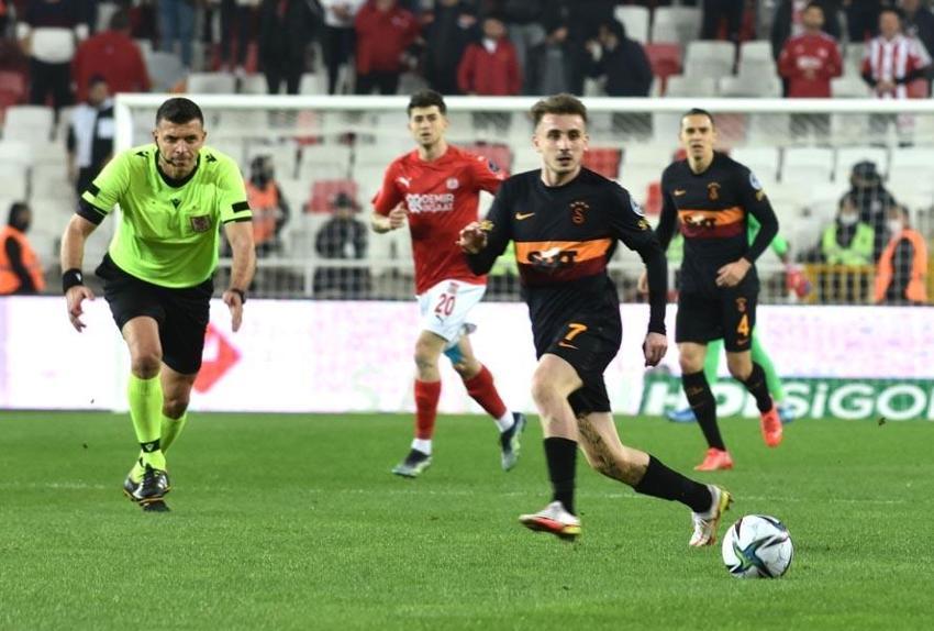 Sivasspor - Galatasaray maçından sonra Erman Toroğlu'ndan önce hakemlere sonra Burak Elmas'a yaylım ateşi! 'Artık bornozunla...'