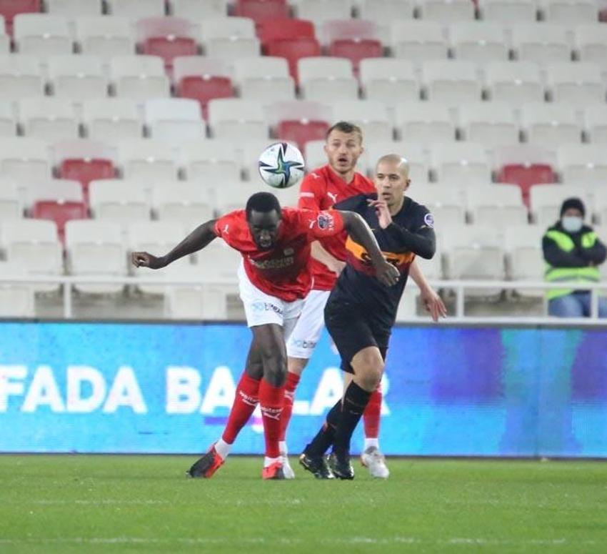 Sivasspor - Galatasaray maçından sonra Erman Toroğlu'ndan önce hakemlere sonra Burak Elmas'a yaylım ateşi! 'Artık bornozunla...'