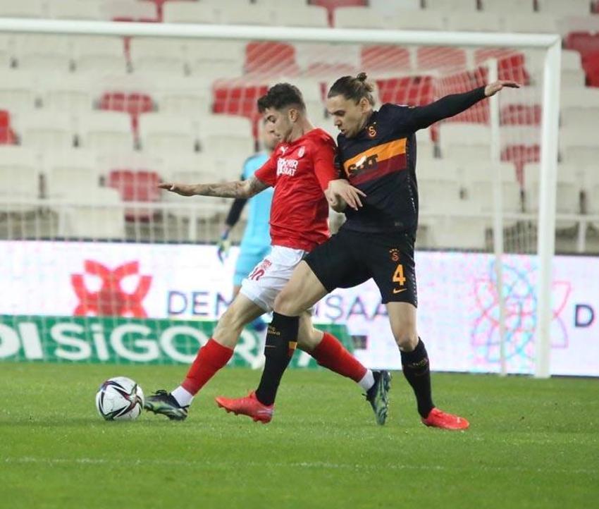 Sivasspor - Galatasaray maçından sonra Erman Toroğlu'ndan önce hakemlere sonra Burak Elmas'a yaylım ateşi! 'Artık bornozunla...'