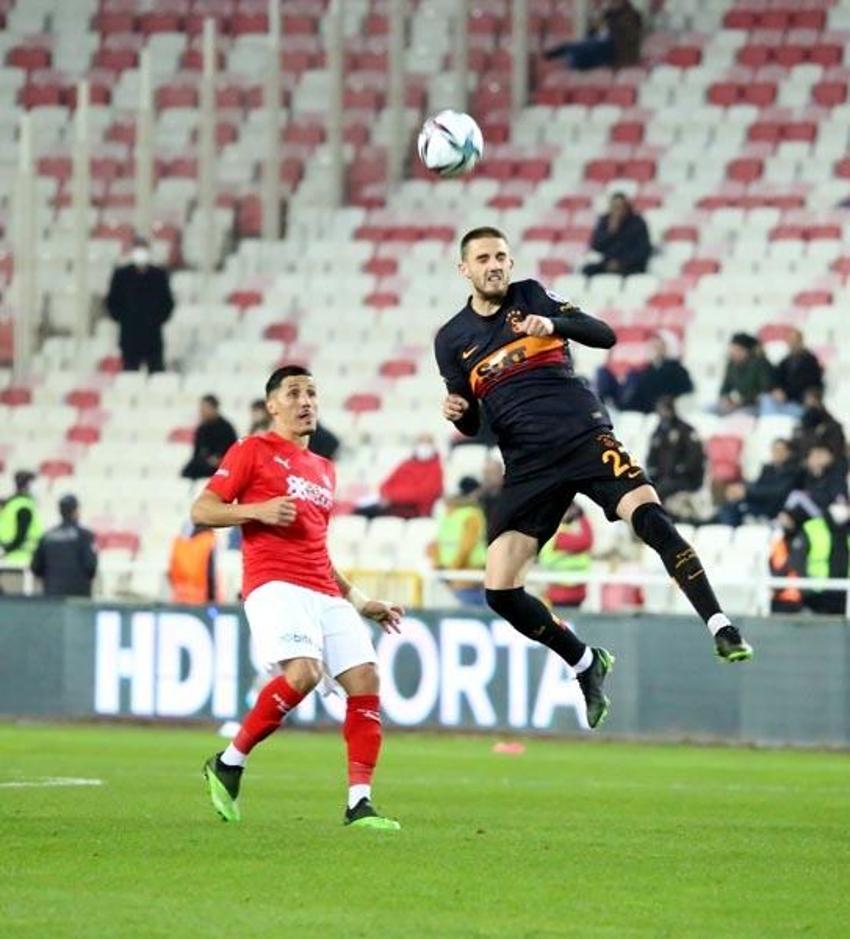 Sivasspor - Galatasaray maçından sonra Erman Toroğlu'ndan önce hakemlere sonra Burak Elmas'a yaylım ateşi! 'Artık bornozunla...'