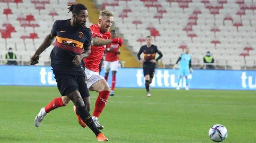 Türkiye'nin penaltı dediği Diagne'nin pozisyonu olay oldu Muslera'yı sakatlayan Luyindama hedefe kondu! 'Neden Luyindama neden?'