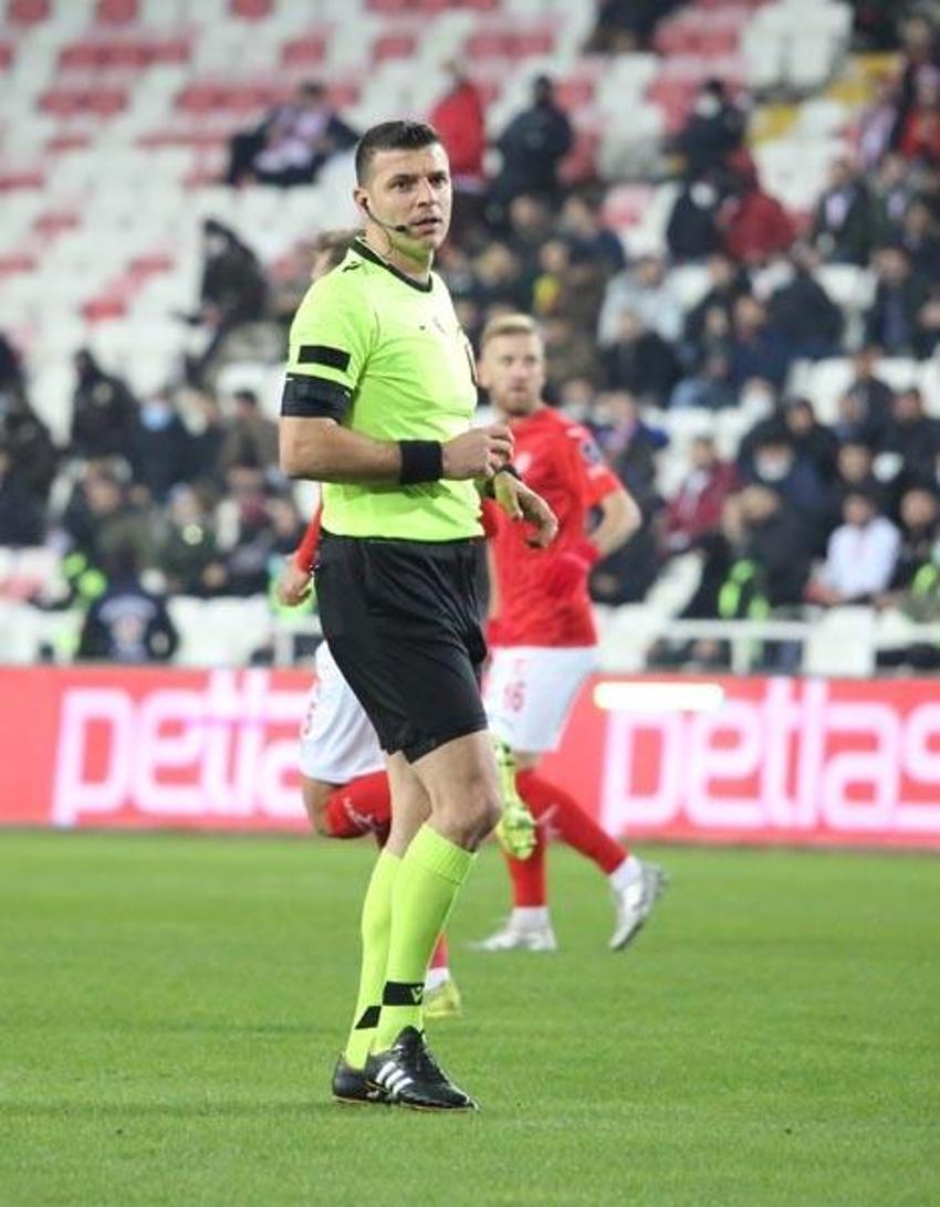 Türkiye'nin penaltı dediği Diagne'nin pozisyonu olay oldu Muslera'yı sakatlayan Luyindama hedefe kondu! 'Neden Luyindama neden?'