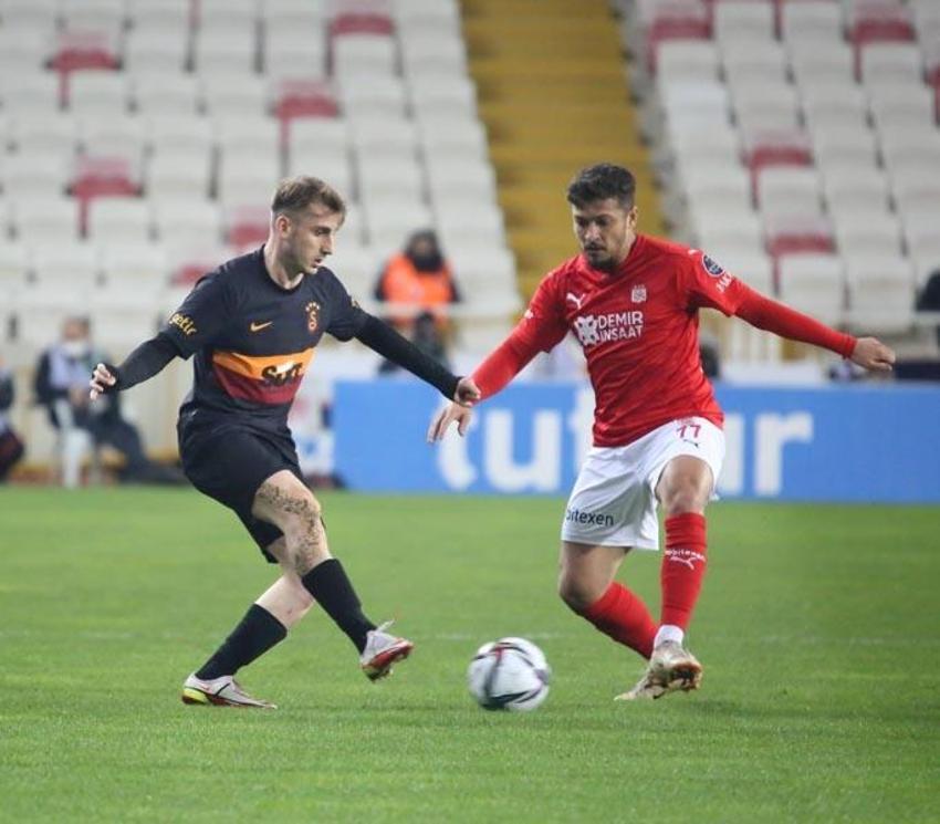 Türkiye'nin penaltı dediği Diagne'nin pozisyonu olay oldu Muslera'yı sakatlayan Luyindama hedefe kondu! 'Neden Luyindama neden?'