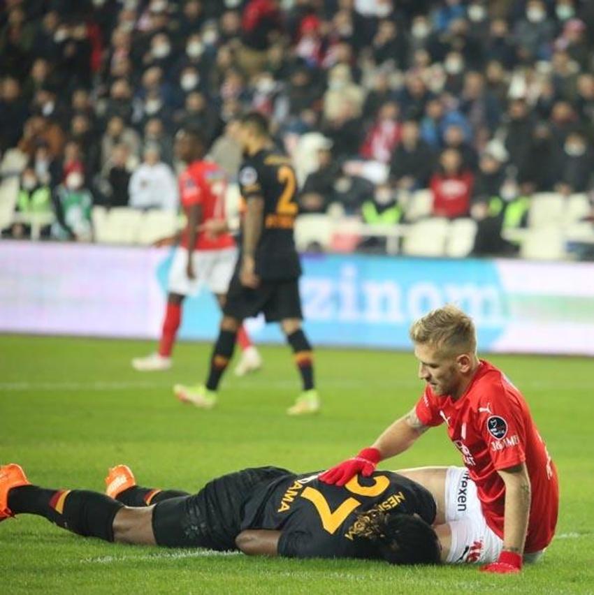 Türkiye'nin penaltı dediği Diagne'nin pozisyonu olay oldu Muslera'yı sakatlayan Luyindama hedefe kondu! 'Neden Luyindama neden?'