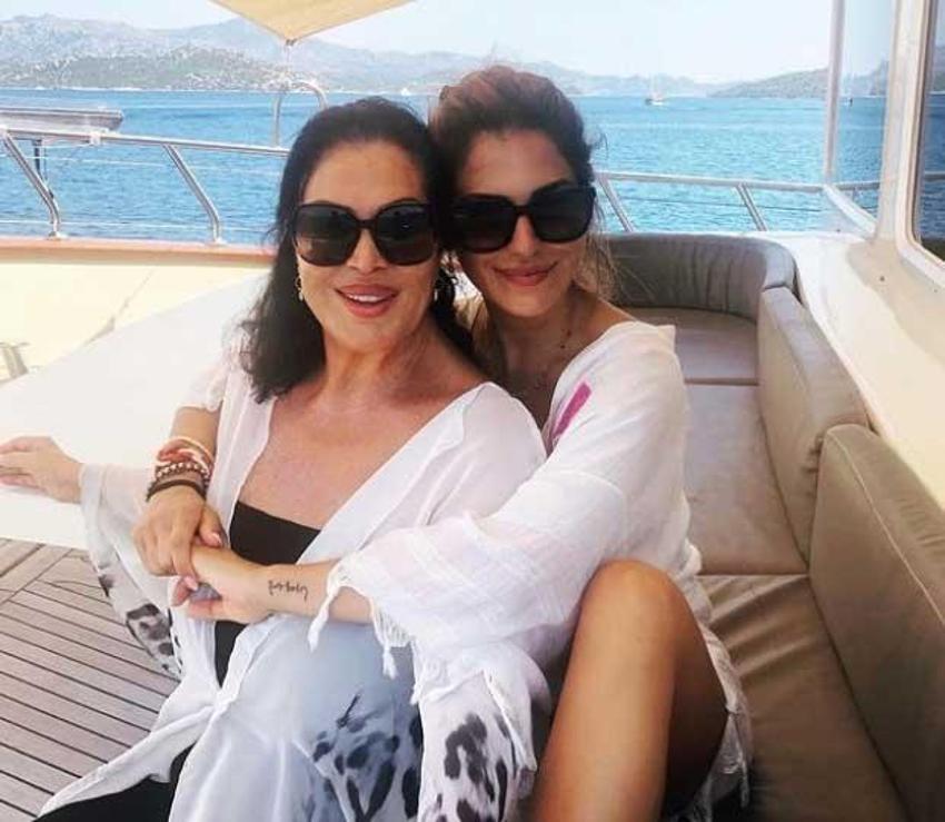 Türkan Şoray'ın kızı Yağmur Ünal'dan gecelikli 'aşk' paylaşımı