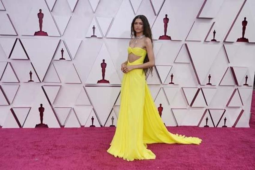 Zendaya, 'Örümcek Adam' galasında herkesten rol çaldı!