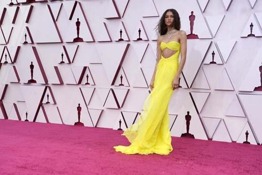 Zendaya, 'Örümcek Adam' galasında herkesten rol çaldı!
