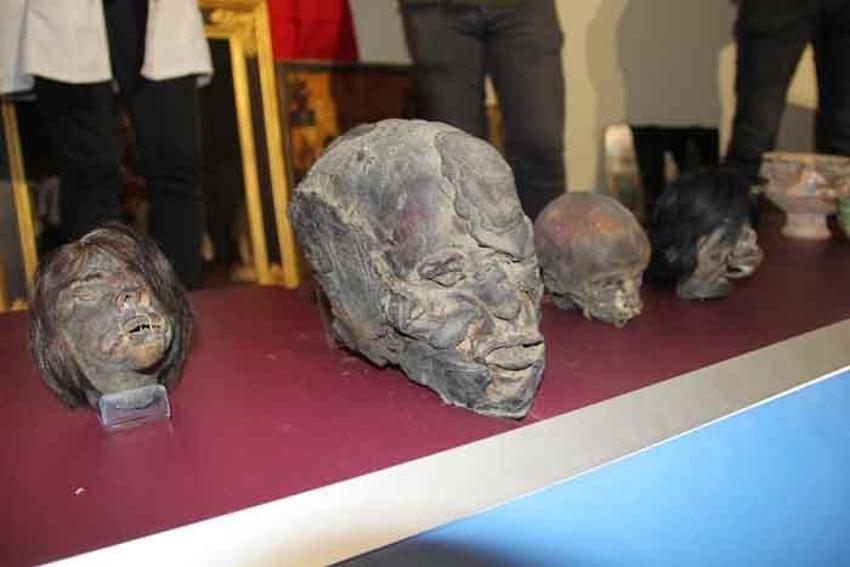 İzmir'de tarihi eser operasyonu! Korkunç 'kafatası' detayı