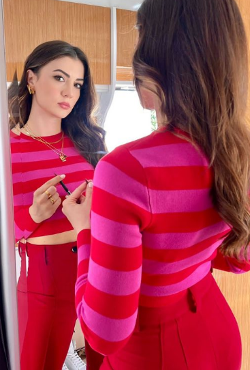 Burcu Özberk'ten bikinili paylaşım!
