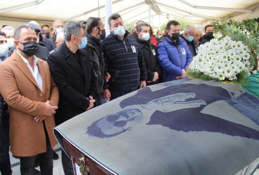 Gülçin Ergül'ün kazada ölen sevgilisi son yolculuğuna uğurlandı! Gülçin cenazeye katılamadı...