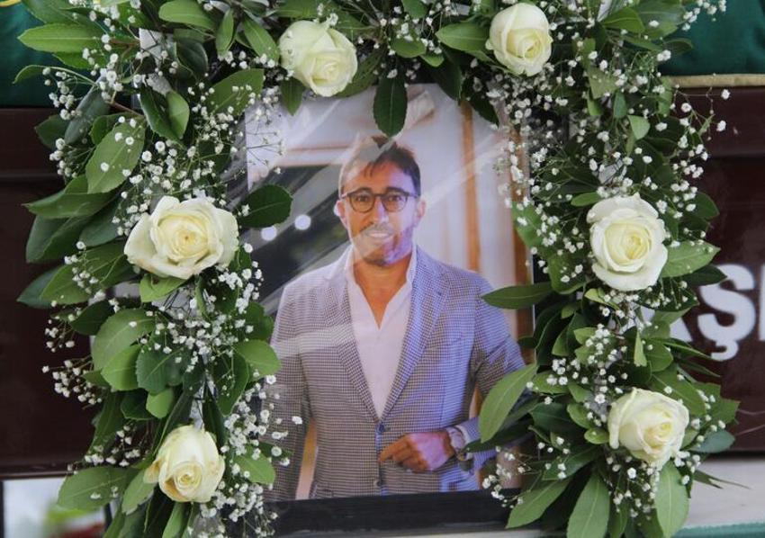 Gülçin Ergül'ün kazada ölen sevgilisi son yolculuğuna uğurlandı! Gülçin cenazeye katılamadı...