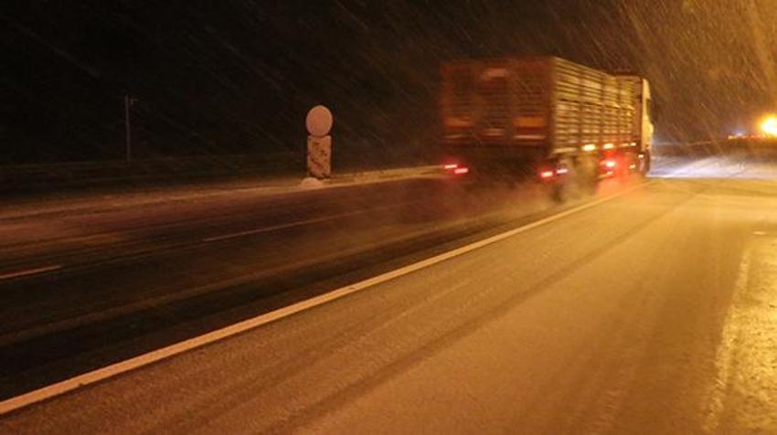 Kar yağışı başladı! Meteoroloji son dakika uyarmıştı, günlerce devam edecek! Sıcaklık eksiye düşüyor, İstanbul, Ankara ve birçok ilde...