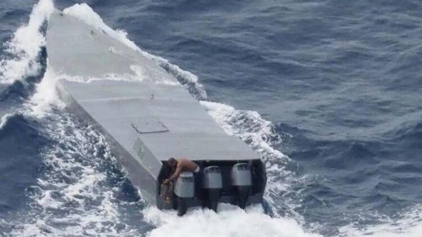 Umman Körfezi'nde gemi havaya uçtu! ABD donanması İranlı gemicileri kurtardı...