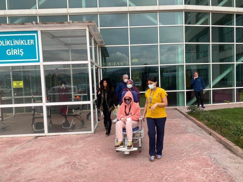 Ünlü şarkıcı Gülçin Ergül ağlayarak anlattı! 'Kazadan önce arabada...'